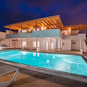 Dedalos - A Luxury Large With A Heated Pool In , Puerto Calero Spain
